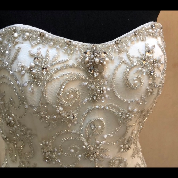 🙋🏼‍♀️🕺🏼🕺🏼👩‍❤️‍👨👑 too big for me - Picture 6 of 8